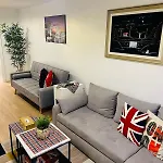 Thematic London Apartment In Holloway